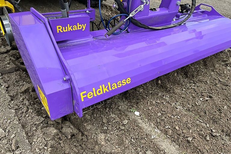 De Rukaby aangedreven schoffel van Fledklasse is ontworpen voor fijne gewassen met nauwe rijafstanden van 5 à 10 cm. - Foto: NPPL