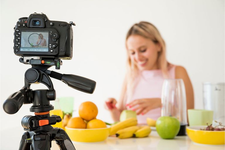 Voor foodbedrijven kan het aanlokkelijk zijn influencers in te zetten om hun gezonde producten te promoten. Maar is dat verstandig? - Foto: Canva