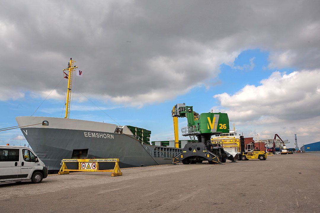 Vervoer van verse groenten en fruit per schip. - Foto: Peter Roek