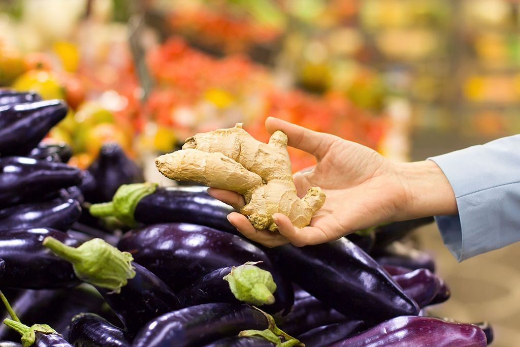 Ook kiezen supermarkten ervoor om losse biologische producten, als pompoen en gember, voortaan ‘gangbaar’ te verkopen. Foto: Canva