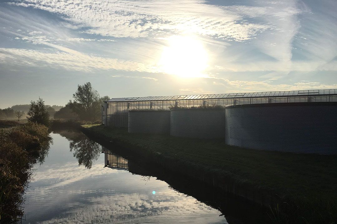 Overstorten van silo's leveren een van de zeven veel voorkomende risico's op emissie door lekkage. - Foto: Delfland