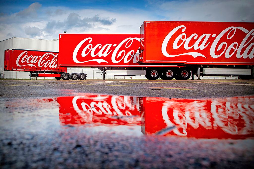 Alle vrachtwagens van Coca-Cola Nederland gaan rijden op biobrandstof: HVO100. Dat wordt gemaakt uit hernieuwbare afvalstoffen zoals frituurvet. - Foto: ANP