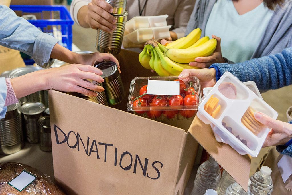 De supermarkten zijn verplicht om contracten te sluiten met goede doelen voor afname van de voedingsmiddelen. Foto: Canva