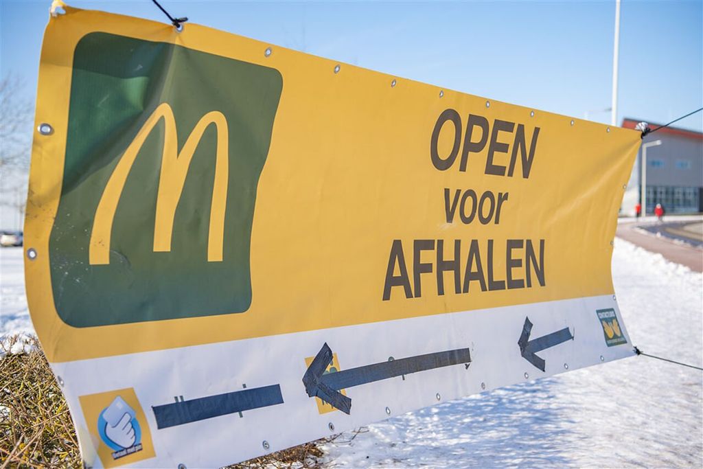 De WHO vindt dat het aantal afhaalrestaurants aan banden moet worden gelegd. - Foto: Novum RegioFoto