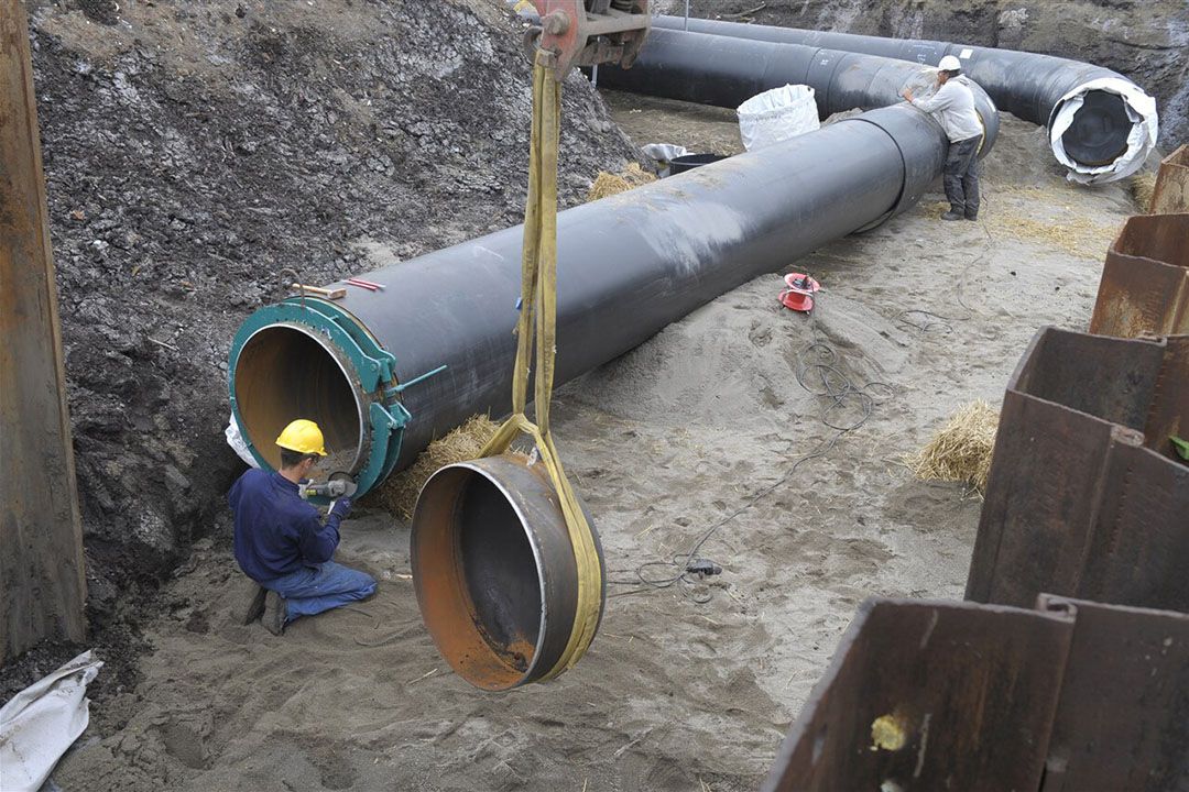 Aanleg van warmteleidingen (archieffoto). Gasunie werkt aan de ontwikkeling van een warmteleiding met proceswarmte uit de haven van Rotterdam naar Den Haag en Leiden. - Foto: ANP