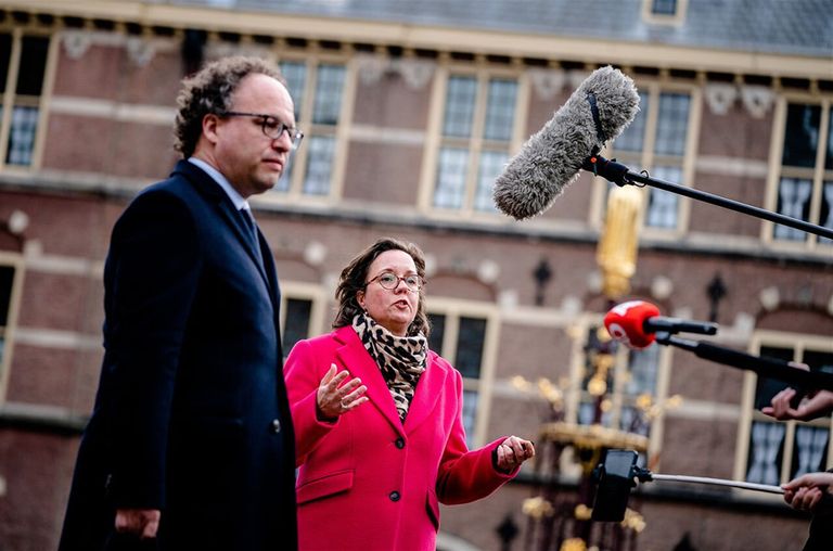 De nieuwe verkenners Tamara van Ark (VVD) en Wouter Koolmees (D66) staan de pers te woord op het Binnenhof. Foto: ANP