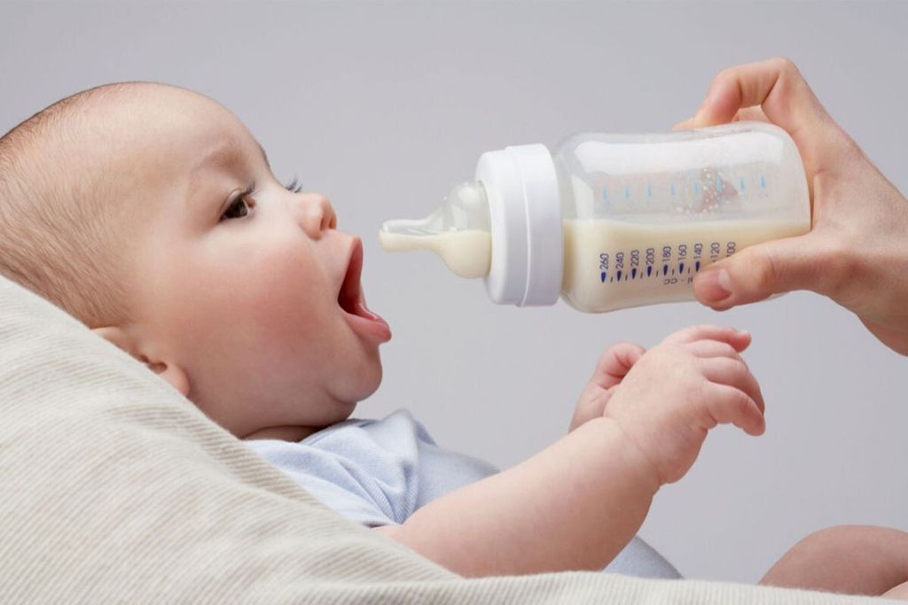 Arla wint biologische eiwitten uit melk voor de productie van babyvoeding voor derden. - Foto: Canva/OJO Images