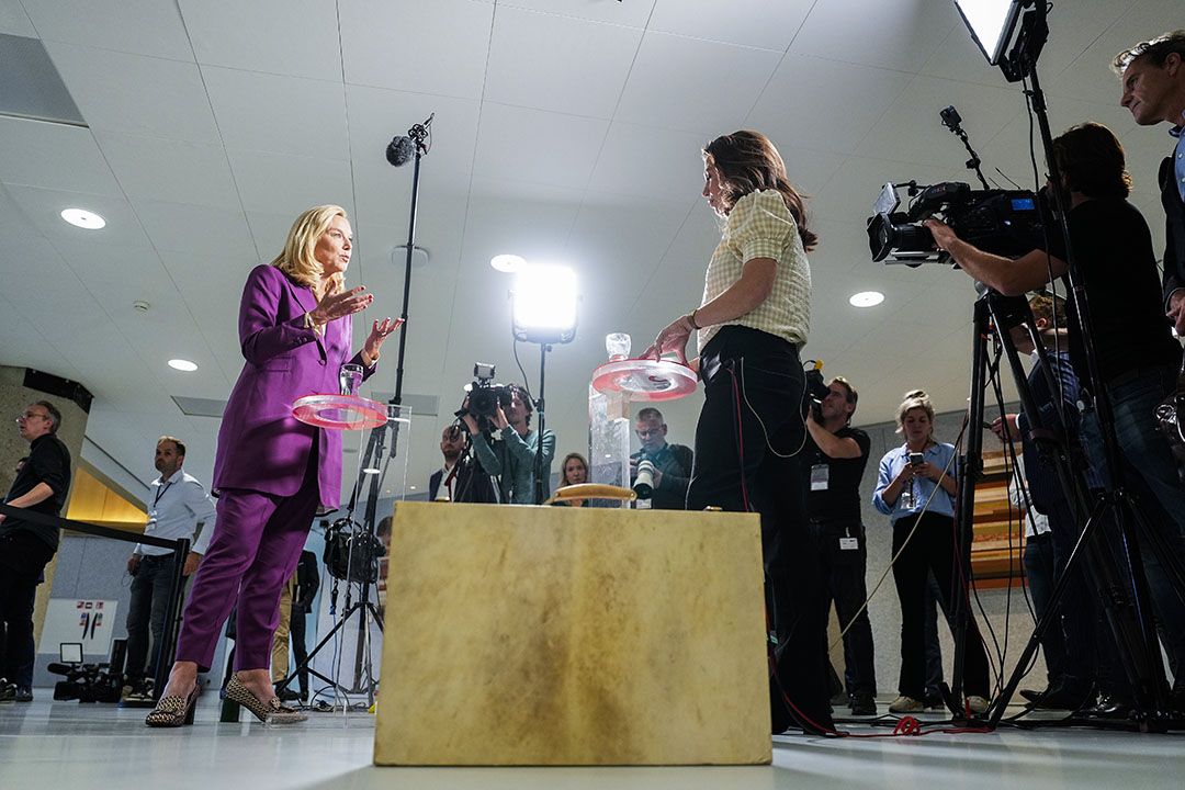 Minister Sigrid Kaag van Financiën staat op Prinsjesdag de media te woord na het aanbieden van de miljoenennota in de Tweede Kamer. - Foto: ANP