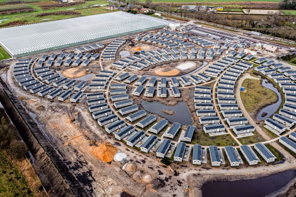 Dronefoto van Kafra housing aan de Venrayseweg waar plek is voor 800 arbeidsmigranten om te wonen. Foto: ANP/ROB ENGELAAR
