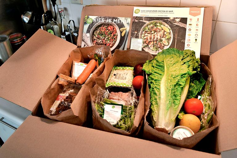 Een maaltijddoos van HelloFresh bevat recepten en de benodigde ingrediënten om de maaltijden te bereiden.