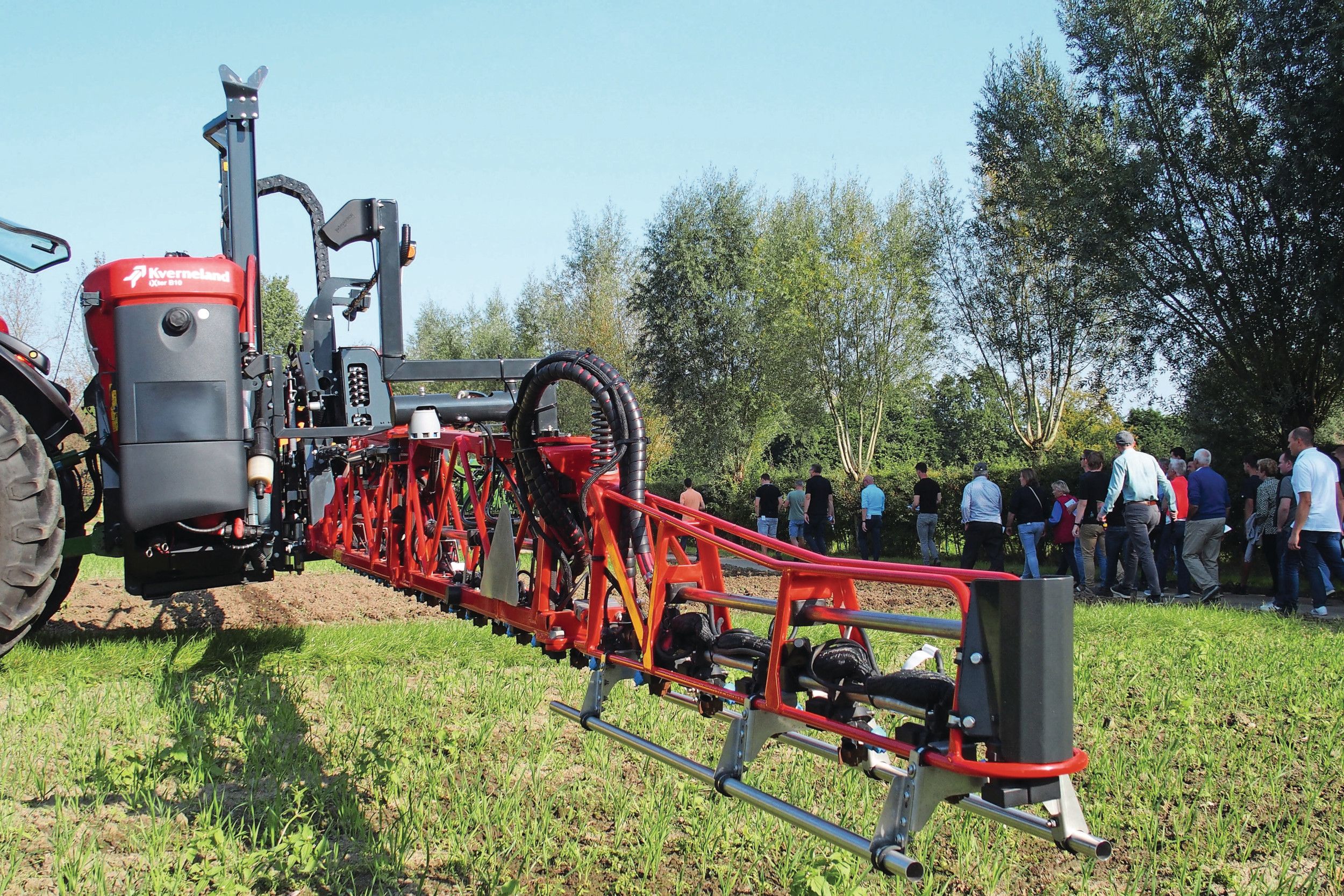 Kverneland toonde de toepassing van pulserende doppen op 25 centimeter afstand.