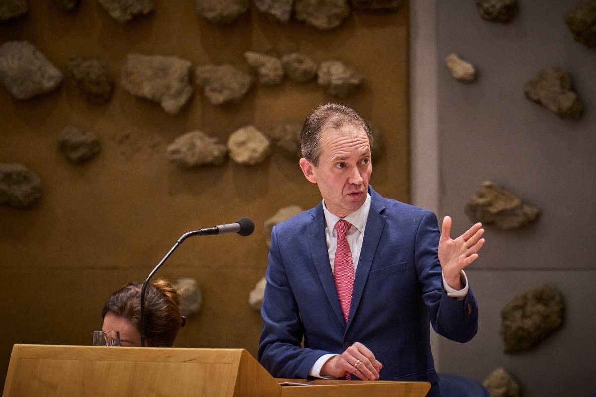 Minister Van Hijum: “Veel misstanden komen door malafide uitzendbureaus en hun inleners die een verdienmodel hebben gemaakt van onderbetaling van arbeidskrachten en het aanbieden van ondermaatse huisvesting.” Foto: ANP