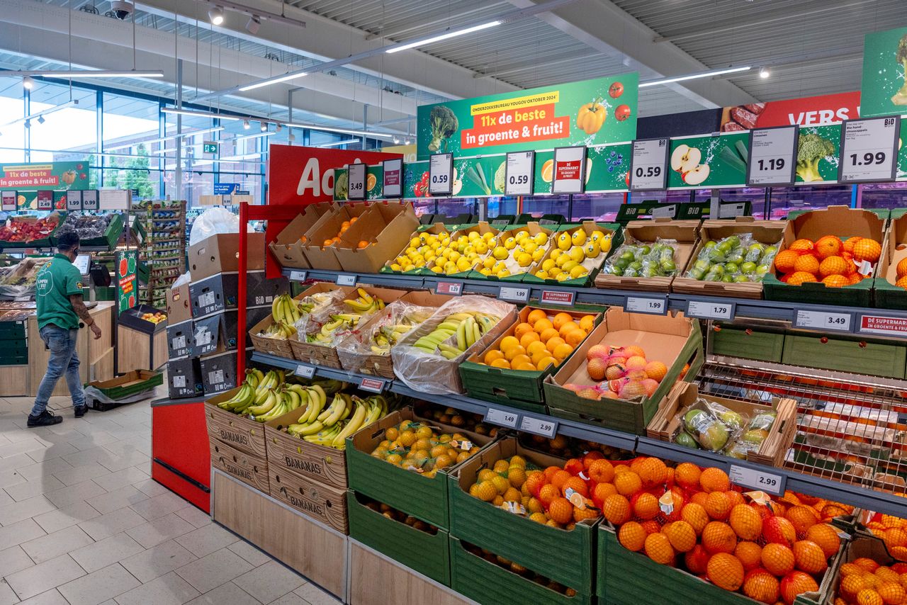 Fruit in de schappen bij Lidl. Bij vers fruit blijven prijzen maar stijgen. Foto: Herbert Wiggerman