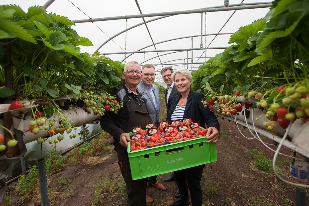 Misschien wel de bekendste tuinder van BZV, Boer Geert promoot Groningse streekproducten. - Foto: Hans Banus