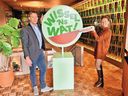 Floris de Graad (Vegetariërsbond) en Isabel Boerdam (Stichting Week Zonder Vlees) presenteren de nieuwe campagne Wissel 'ns Wat. Foto: Stichting Week Zonder Vlees