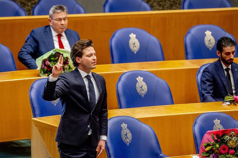 Thom van Campen (VVD) tijdens de beëdiging als lid van de Tweede Kamer. - Foto: ANP