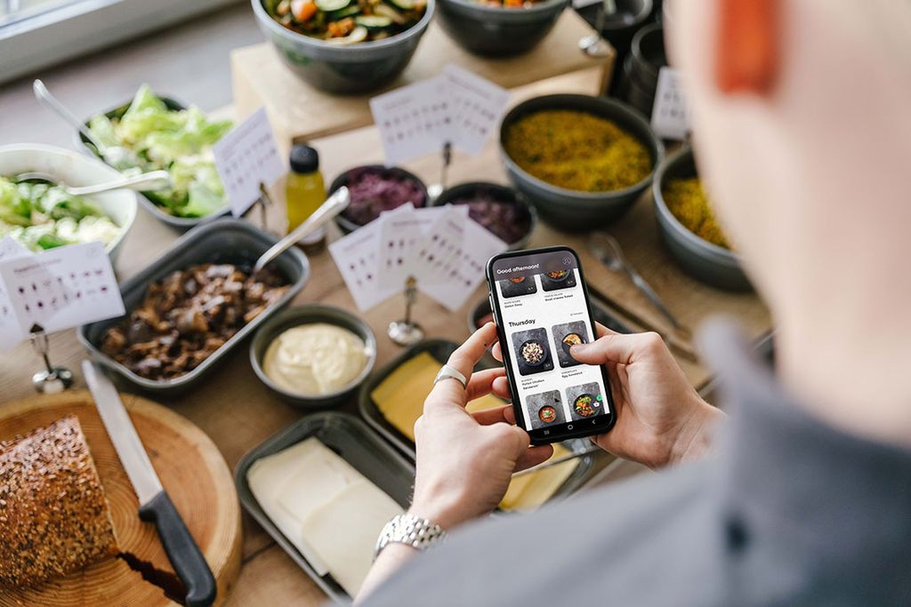 Met een app kunnen werknemers gerechten van Join Program selecteren. - Foto's: Jordi Huisman