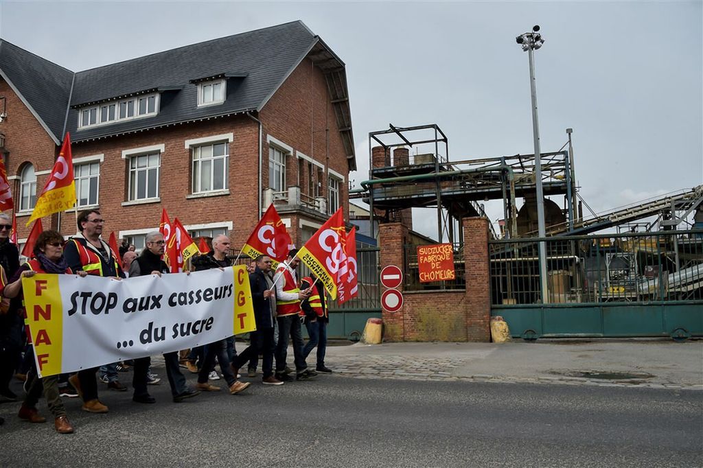 Maart 2019: Franse werknemers van een suikerfabriek protesteren tegen de sluiting ervan. Binnen een jaar zijn vier suikerfabrieken in Frankrijk gesloten. - Foto: AFP