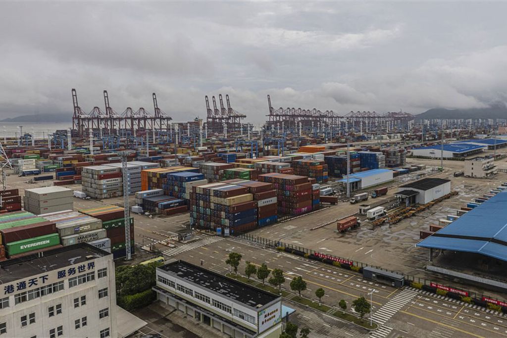 Eén coronageval zorgde voor stillegging van de haven Ningbo Zhoushan, een van de grootste ter wereld. - Foto: ANP