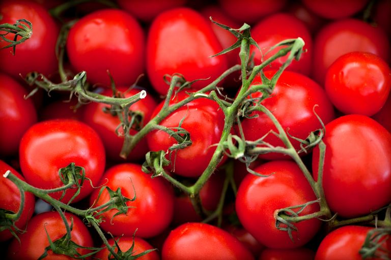 Markt: tomaten massaal weggegeven en doorgedraaid