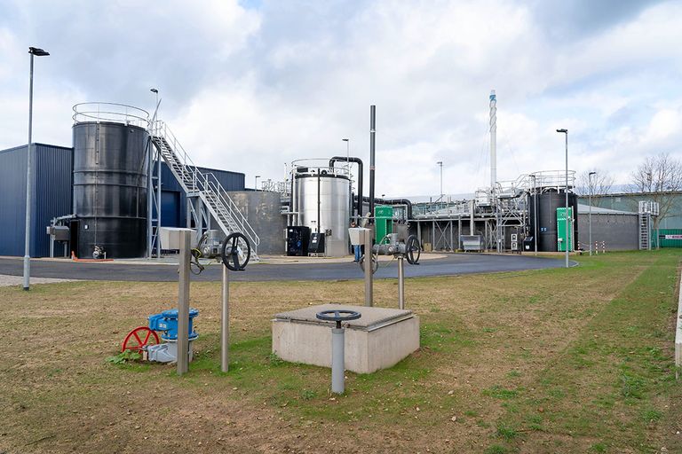 Een overzicht van de kaumerafabriek van Waterschap Rijn en IJssel. Het afvalwater van FrieslandCampina komt via een persleiding binnen en wordt verwerkt tot de grondstof kaumera. - Foto's: Jan Willem Schouten