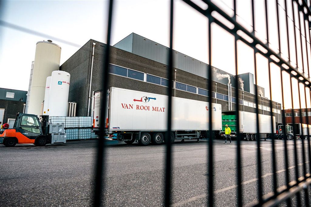 In mei moest Van Rooi Meat in Helmond dicht vanwege coronabesmettingen onder het personeel van het slachthuis. - Foto: ANP