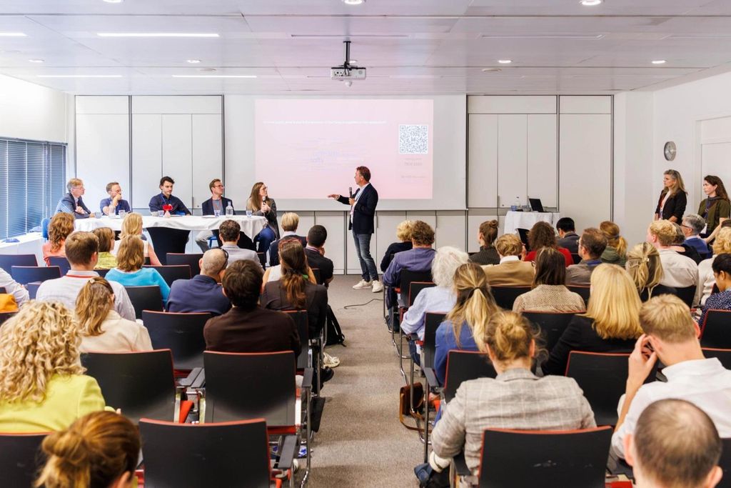 Bij het Level-Up evenement was een live Open Kitchen-sessie, waarbij het panel direct feedback gaf op de geproefde gerechten. Foto: BOM