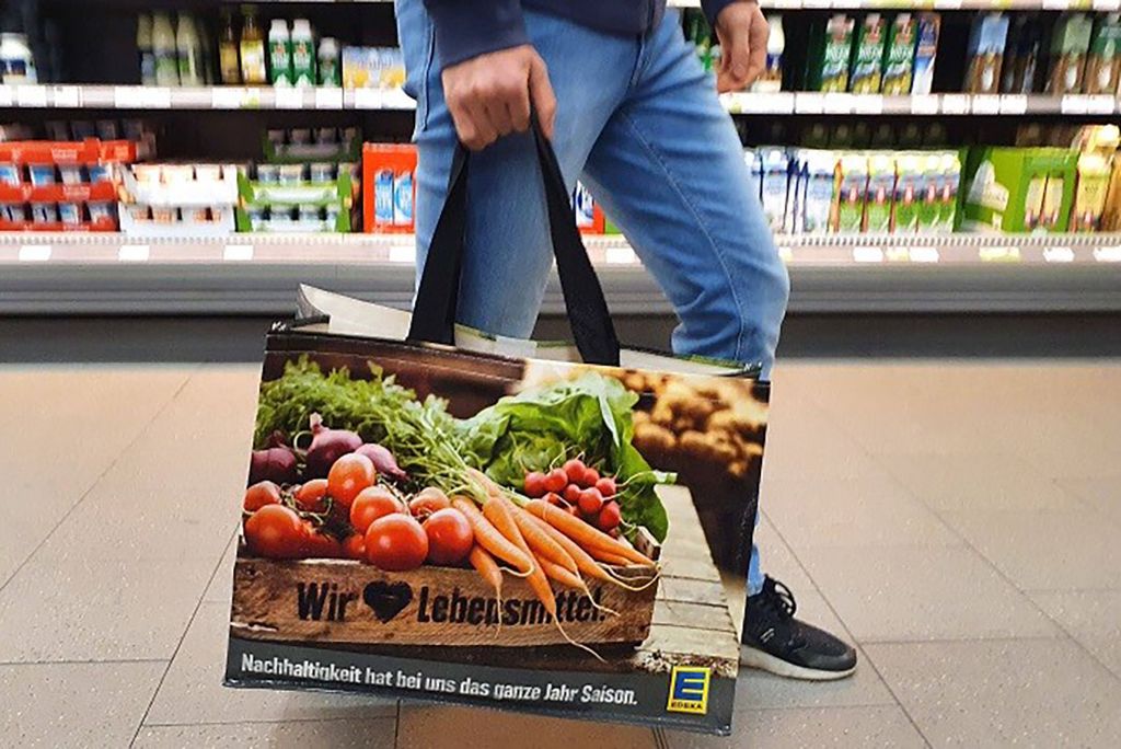 Supermarktketen Edeka in Duitsland verkoopt veel Nederlandse glasgroente tegen een hogere prijs in juli. - Foto: ANP