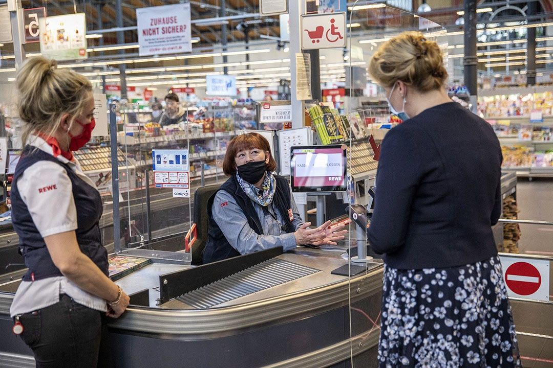 Corona-effecten in de winkelprijzen ebben weg in juni. Foto: EPA
