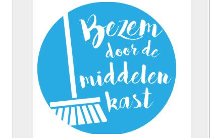 Bezem door de middelenkast.