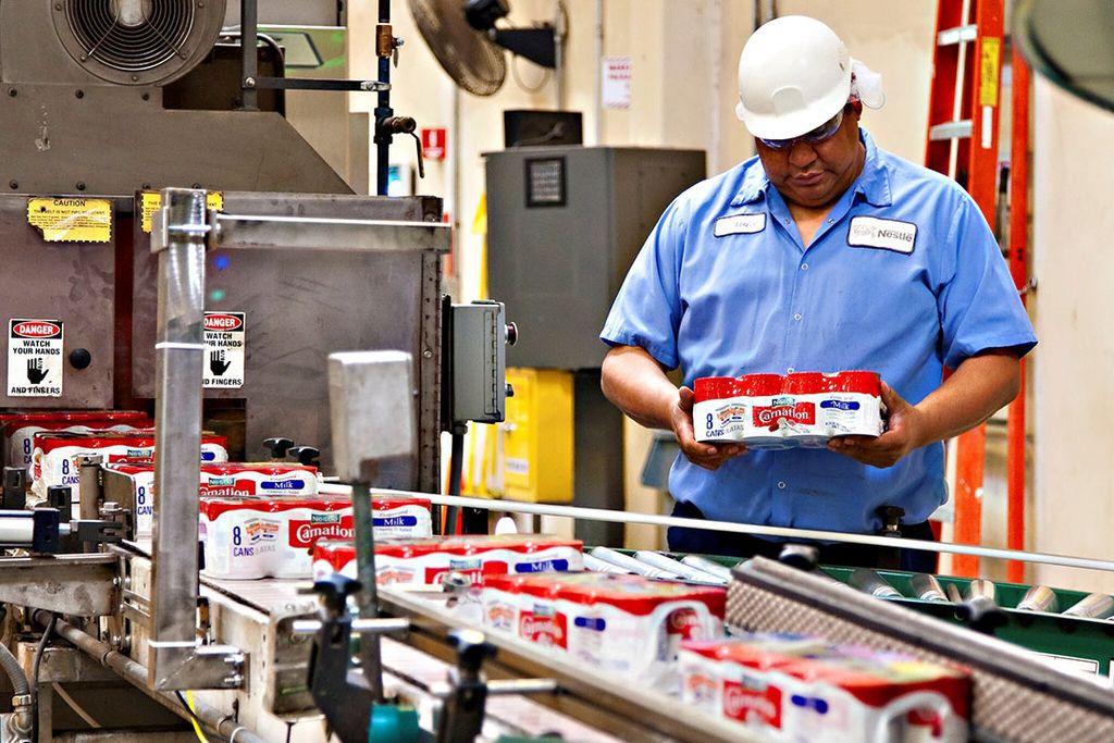 Zuivelfabriek van Nestlé in de VS. De zuiveltak liet een groei zien van rond 5% door een grote vraag naar premium melkproducten, koffiecreamers en ijs. - Foto: Nestlé