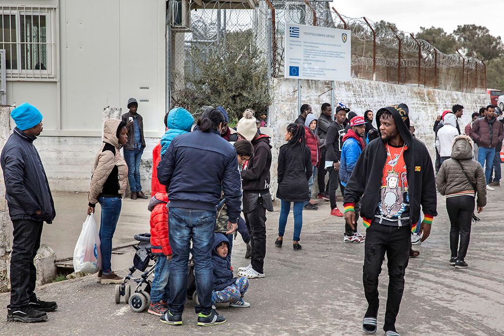 Vluchtelingenkamp Moria op het Griekse eiland Lesbos. Ruim 3.400 mensen verblijven in het kamp, onder wie veel Afrikanen. - Foto: ANP