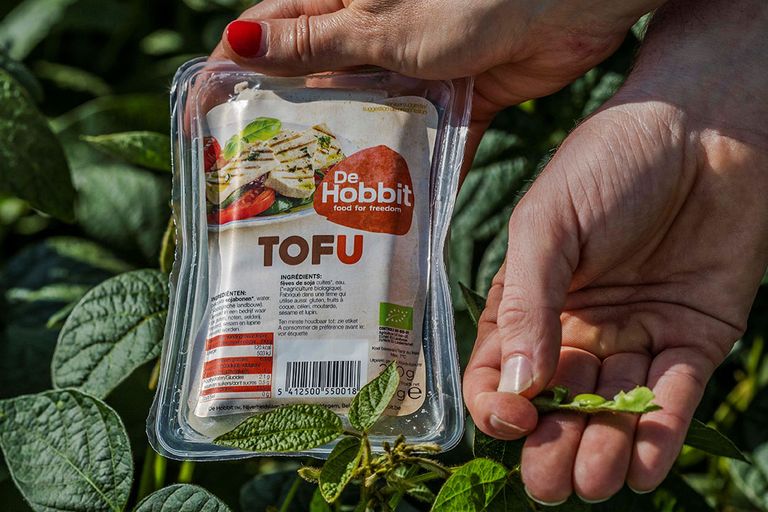De Hobbit produceert 100% biologische plantaardige producten, waaronder tofu, tempeh, burgers en broodbeleg. - Foto: Arvesta/De Hobbit