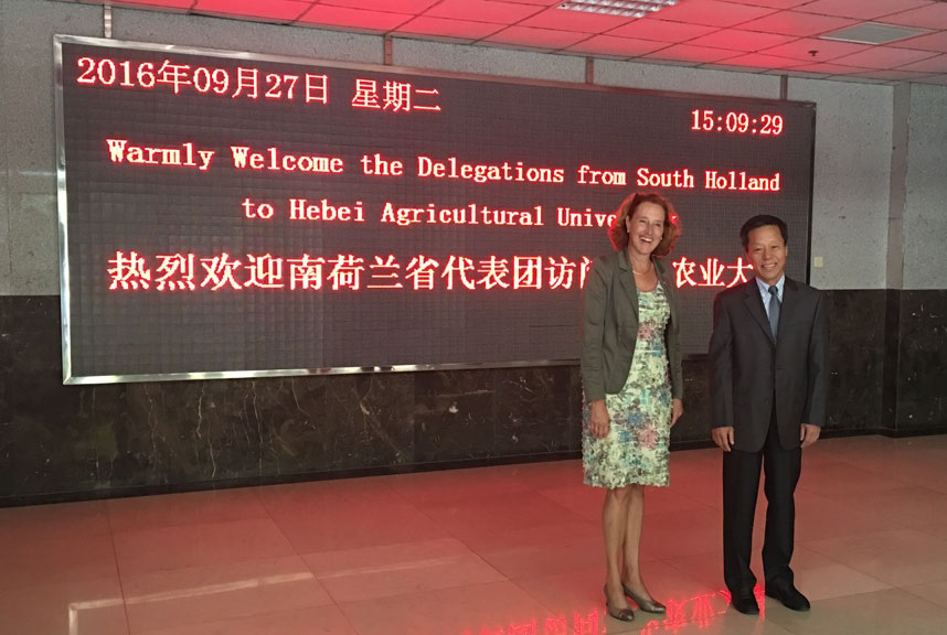 Handelsmissiebezoek van gedeputeerde Adri Bom-Lemstra aan Hebei Universiteit. Foto: Zuid-Holland