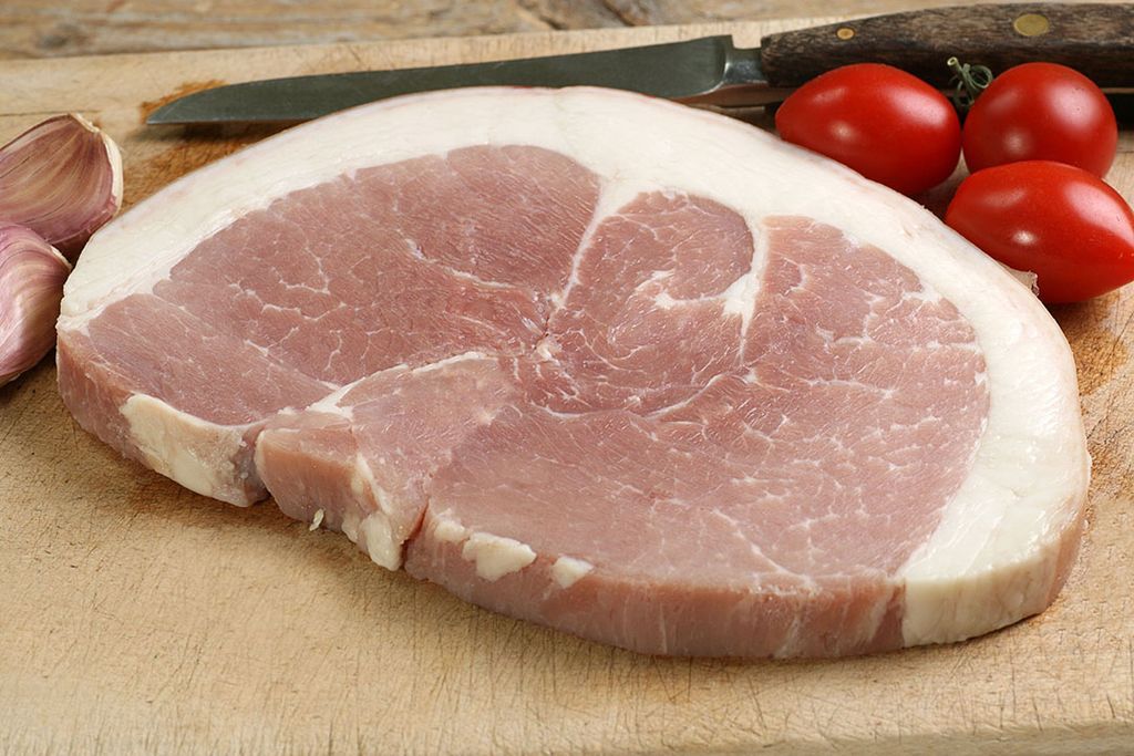 Danish Crown investeert circa € 115 miljoen in een grote fabriek voor bacon en gammon, bij de Britten geliefde hamschijven, in Rochdale. Foto: Canva