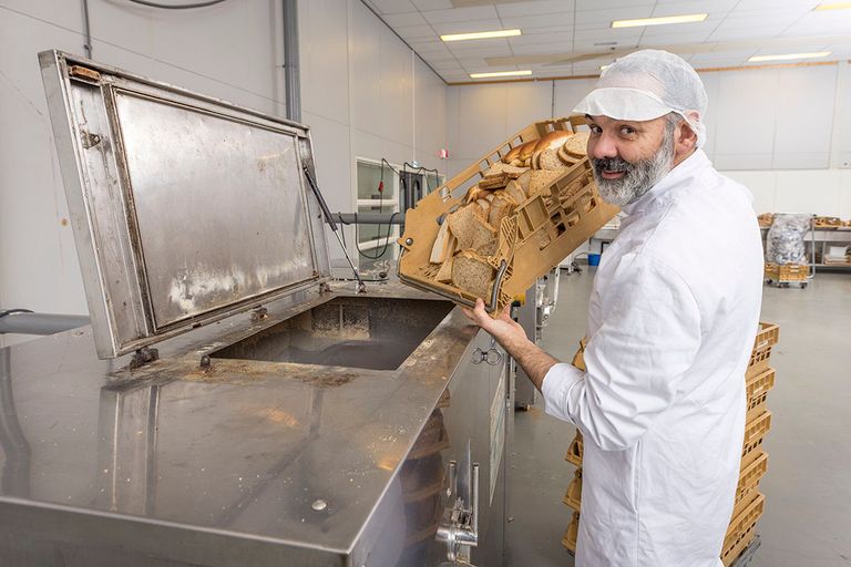 Sebastiaan Hetterschijt maakt met zijn bedrijf Bakkersgrondstof vanuit bakkerij reststromen ingrediënten voor 'nieuw' brood.