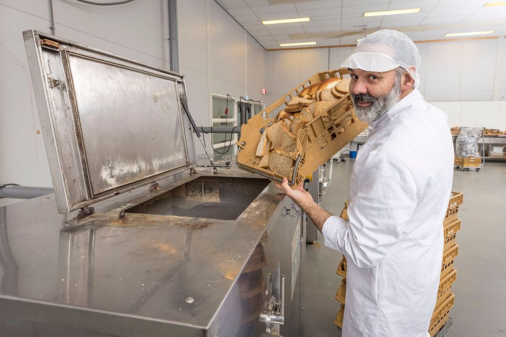 Sebastiaan Hetterschijt maakt met zijn bedrijf Bakkersgrondstof vanuit bakkerij reststromen ingrediënten voor 'nieuw' brood.