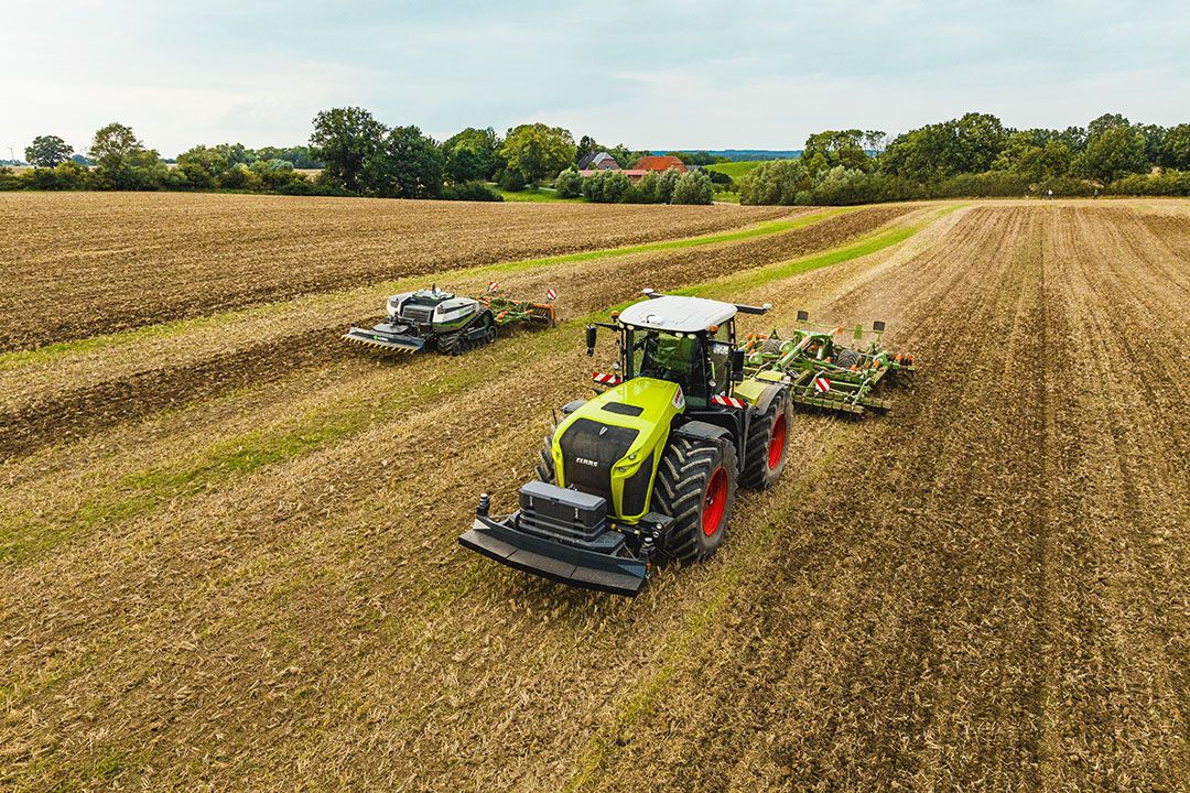 Steeds meer fabrikanten willen een graantje meepikken van de progressie van automatisering naar autonomie. Dat dat niet per se onbemand hoeft, zien we bij Amazone en Claas die samen met AgXeed en inmiddels ook Müthing een autonomiesamenwerking hebben opgezet. Foto: Claas