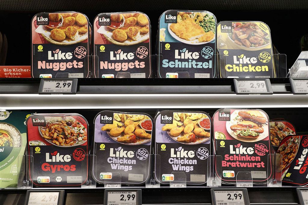 Producten van het Duitse Like Meat. Het aantal bedrijven in Duitsland dat vleesvervangers produceert, neemt toe. - Foto: ANP