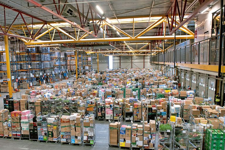 Het distributiecentrum van een supermarktketen. Foto: Albert Heijn/Yasmin Hargreaves