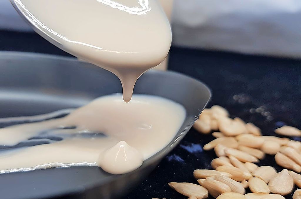 Time-travelling Milkman onttrekt vetdelen uit zaden om daar romige ingrediënten van te maken. - Foto: TTM