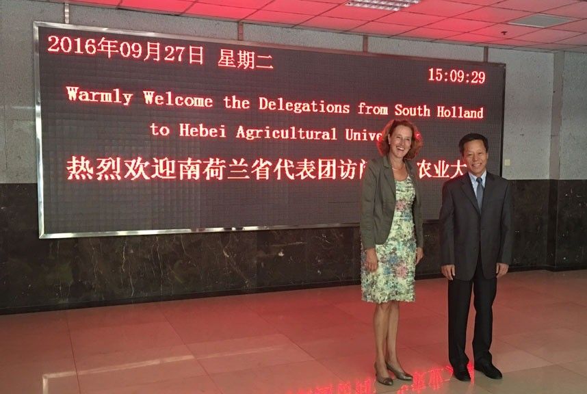 Gedeputeerde Adri Bom-Lenstra tijdens de handelsmissie in 2016 in China.