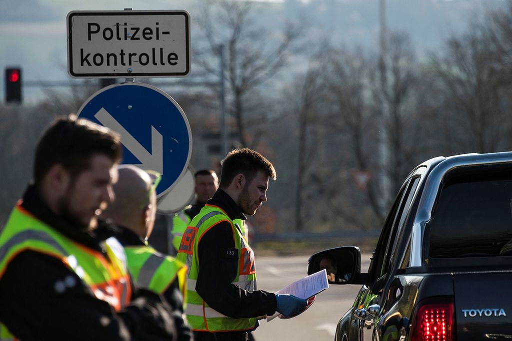 Duitse politie houdt grenscontrole. - Foto: ANP