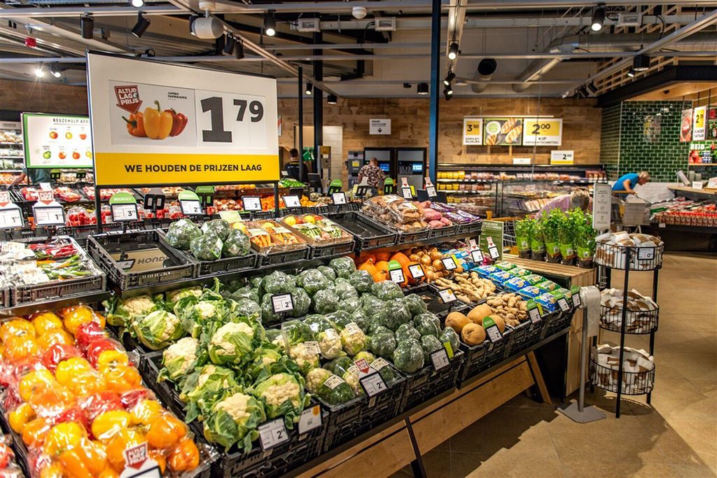 Zie het supermarktschap; een gezond dieet is doorgaans aanzienlijk duurder dan ongezond eten en drinken. Foto: ANP