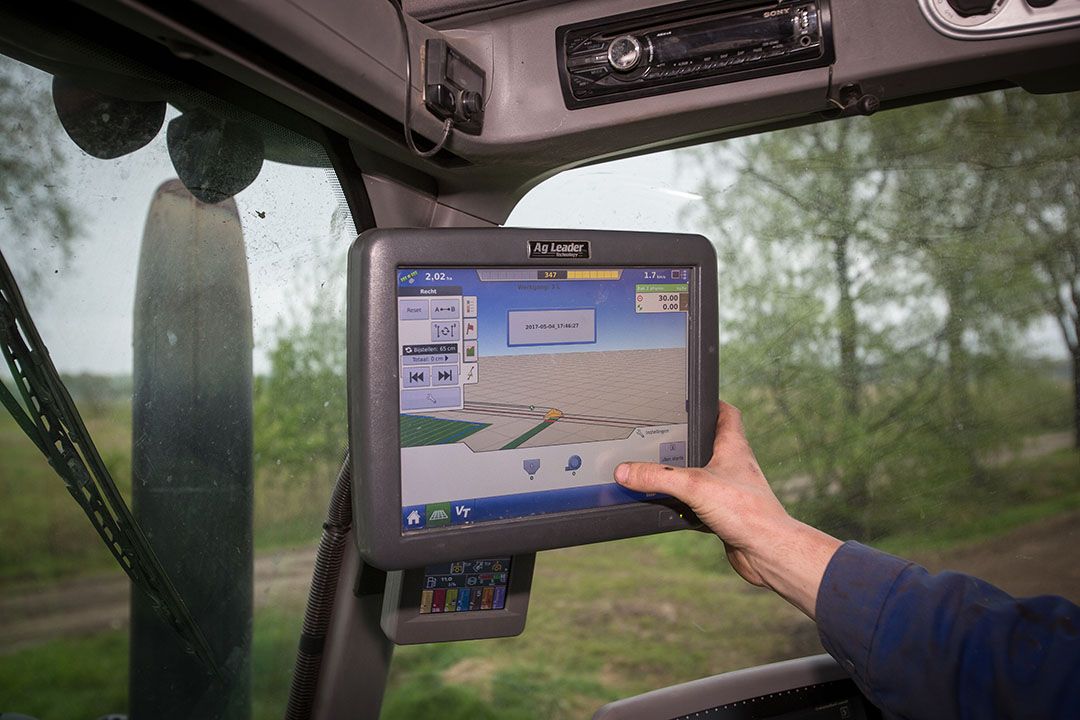 Aardappelen poten met behulp van een gps-systeem. - Foto: Peter Roek