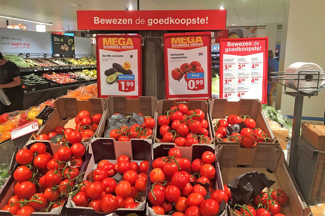 Voor de klok van The Greenery en ZON ging tros grof op 22 september boven de euro per kilo. Bij Hoogvliet voor ¬ 0,99 in de winkel. - Foto: Ton van der Scheer