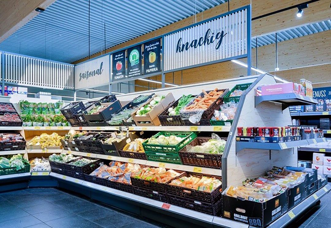 Groenteschap in Aldi Süd. De prijs voor paprika en tomaat gaat naar recordhoogte. - Foto: Aldi Süd