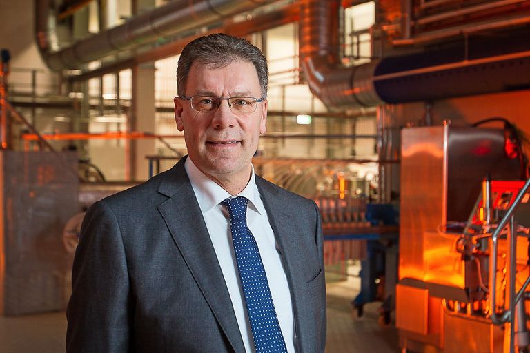 Dirk de Lugt is voorzitter van de raad van beheer van Cosun. Hij staat welwillend tegenover een internationale brancheorganisatie. "Er is nu een grote onbalans in de suikermarkt."- Foto: Peter Roek