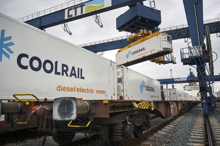 In 2019 startte CoolRail, een initiatief van Europool Systems, op de route Valencia-Rotterdam. Inmiddels is het traject van CoolRail aangepast naar Valencia-Londen en wordt geëxploiteerd door het Spaanse Transfesa. – Foto: ANP