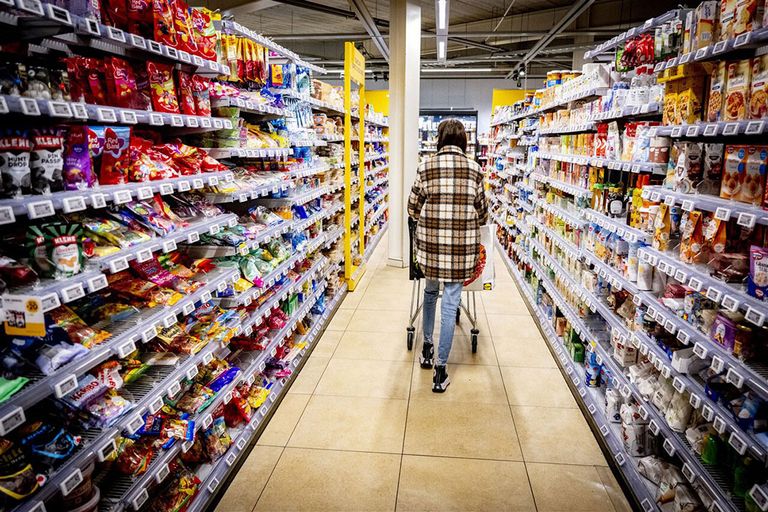 Bij de Consumentenbond komen veel klachten binnen van consumenten over ‘krimpflatie’: producten waar ze meer voor moeten betalen, terwijl ze er minder van krijgen. - Foto: ANP